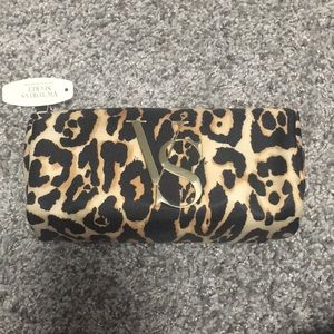 Victoria Secret makeup bag. NWT! Leopard print